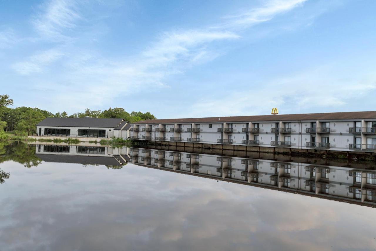 Waterbird Lakeside Inn Chesterton Exteriör bild